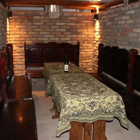 Menyecskehaz Panzio Dombrad