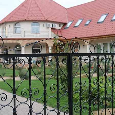 Menyecskehaz Panzio Maison d'hôtes