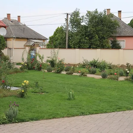 Maison d'hôtes Menyecskehaz Panzio Dombrád