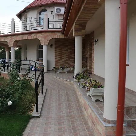 Menyecskehaz Panzio Maison d'hôtes Dombrád